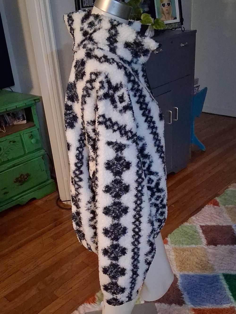 Allbin Motion Black & White Patterned Fleece Quarter-Zip Sweater - Picture 3 of 11